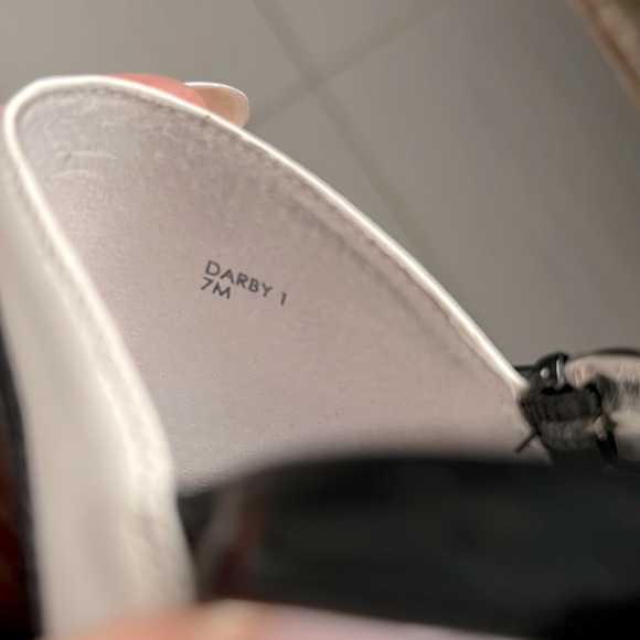 Tahari Patent Darby heels - Sz 7 - Picture 6 of 11